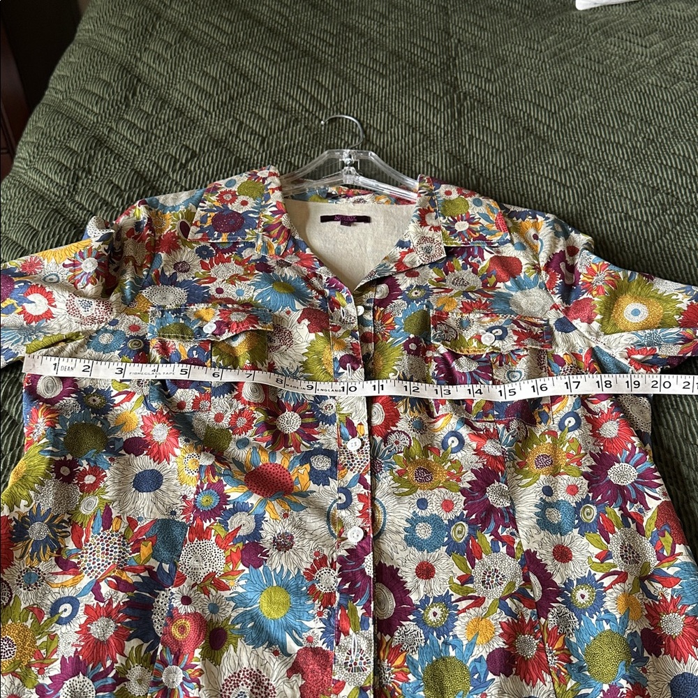 Liberty Art Fabrics. A beautiful bright floral cotton shirt-dress. - Picture 8 of 10